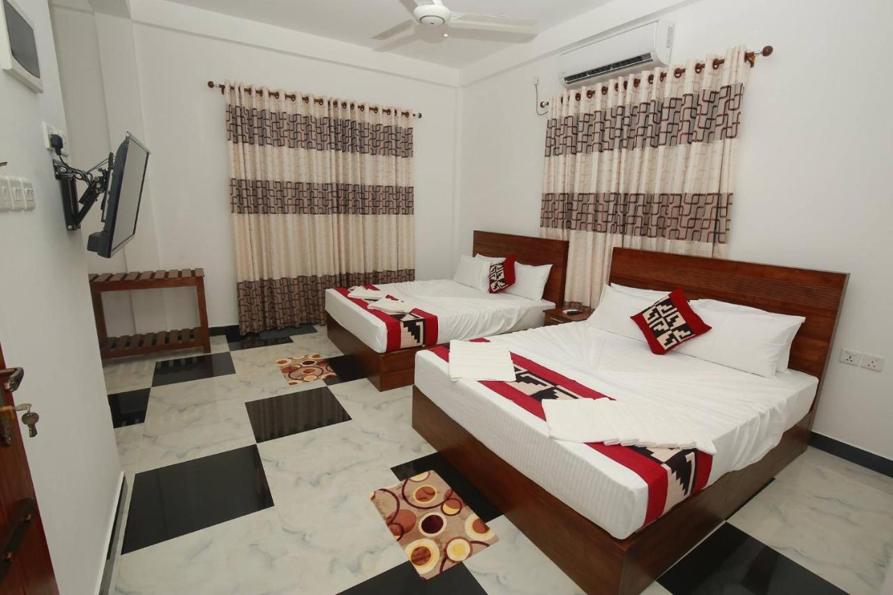 Hotel River Front Tissamaharama Exterior photo