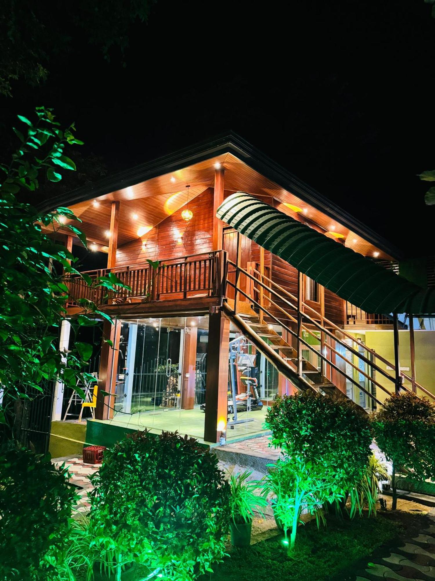 Hotel River Front Tissamaharama Exterior photo